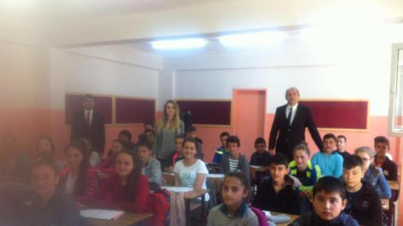 Kaymakamımız ve İlçe Milli Eğitim Müdürümüz TEOG SINAV ı öncesi Yunus Emre Ortaokulunu ziyaret etti.