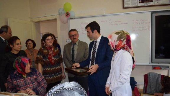 İlçe Kaymakamımız Sayın Murat METE ve İlçe Milli Eğitim Müdürümüz Sayın Süleyman ŞAHİN Halk Eğitim Merkezini ziyaret etti.