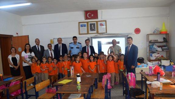 Sayın Kaymakamımız Murat METE´nin  Katılımlarıyla İlköğretim Haftası Açılış Programı Gerçekleştirildi.