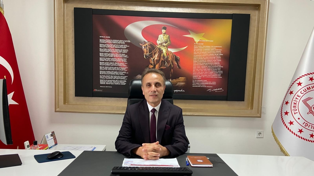 İLÇE MİLLİ EĞİTİM MÜDÜRÜMÜZ SAYIN AHMET ÇİÇEK'İN 2025-2026 EĞİTİM-ÖĞRETİM YILI AÇILIŞ MESAJI